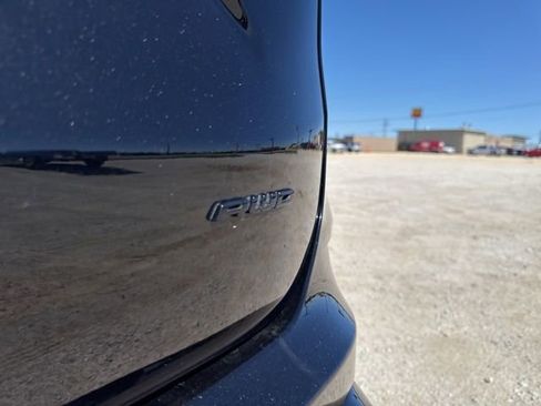 Used 2024 Ford Edge SE w/ Black Appearance Package image 8