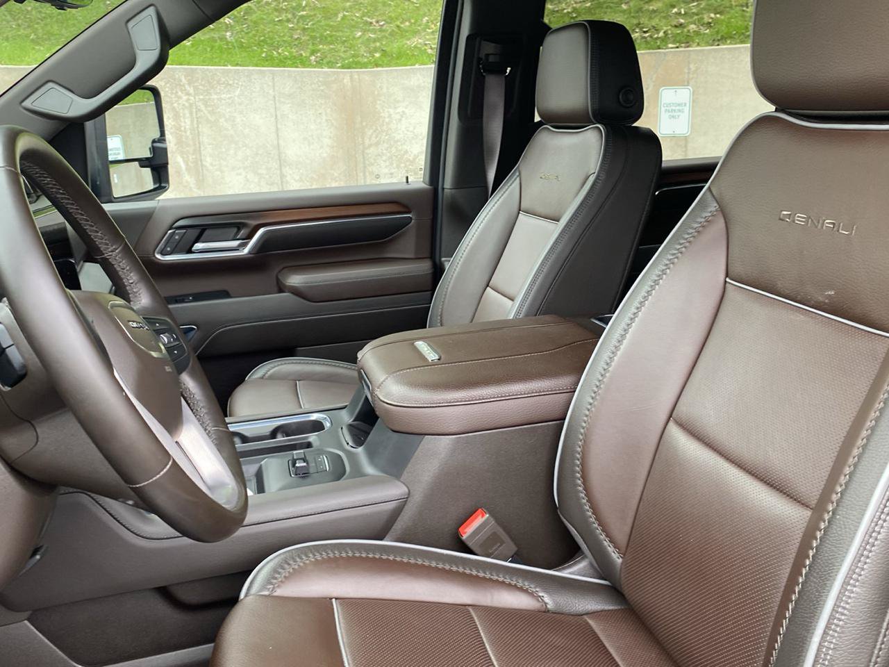 Used 2024 GMC Sierra 2500 Denali w/ Denali Reserve Package AWD/4WD image 8
