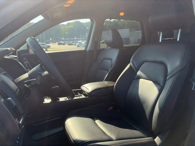 Used 2025 Nissan Pathfinder SL FWD image 21