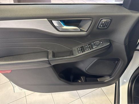 Used 2024 Ford Escape Platinum AWD/4WD image 18