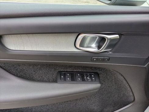 Used 2025 Volvo XC40 B5 Core w/ Protection Package Premier image 11