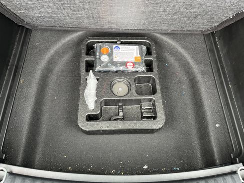Used 2025 Jeep Compass Limited AWD/4WD image 12