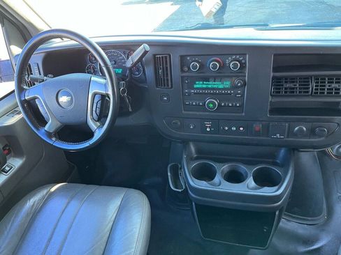Used 2015 Chevrolet Express 2500 RWD image 9