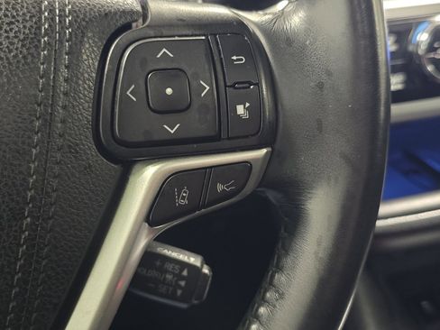 Used 2019 Toyota Highlander SE AWD/4WD image 30