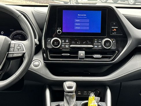 Used 2025 Toyota Highlander XSE AWD/4WD image 18