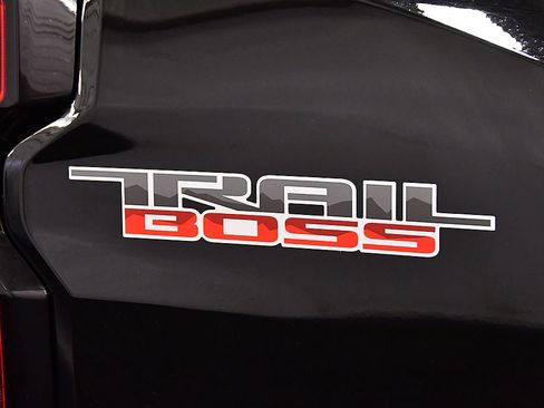 Used 2024 Chevrolet Colorado Trail Boss w/ Technology Package AWD/4WD image 12