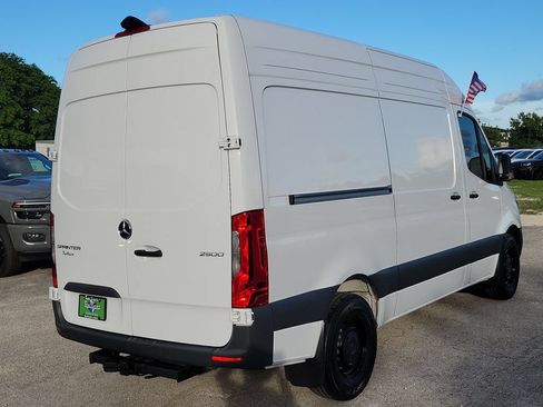 Used 2025 Mercedes-Benz Sprinter 2500 image 5