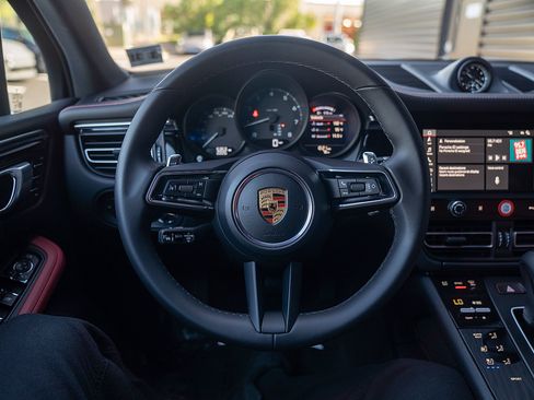 Used 2026 Porsche Macan AWD/4WD image 6