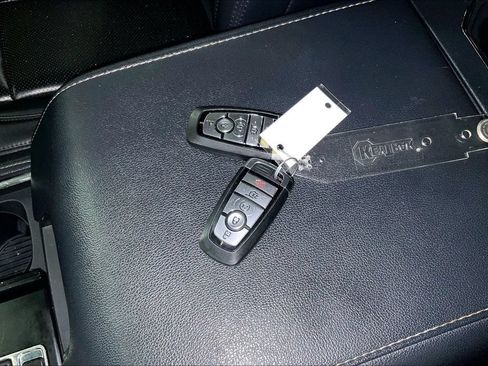 Used 2022 Ford Expedition XLT RWD image 12