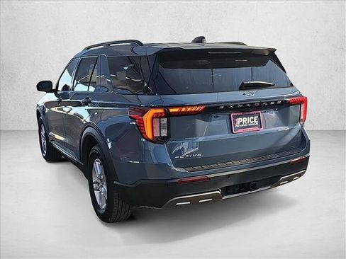Used 2025 Ford Explorer Active w/ Active Comfort Package image 3