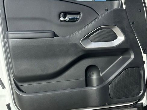 New 2025 Nissan Frontier SV image 18