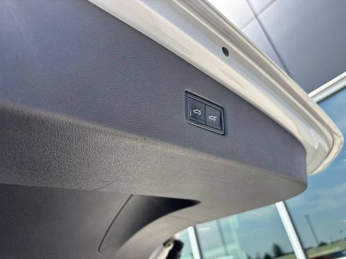 Used 2018 Volkswagen Tiguan SEL Premium AWD/4WD image 21