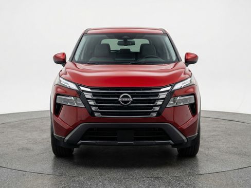 Used 2025 Nissan Rogue SV image 2