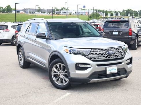 Used 2023 Ford Explorer Limited AWD/4WD image 2