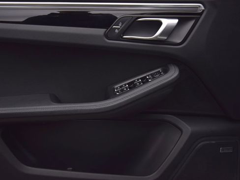 Used 2021 Porsche Macan image 27