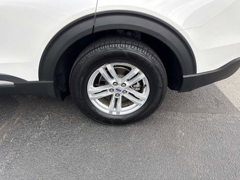 Used 2022 Ford Explorer XLT w/ Equipment Group 202A AWD/4WD image 31