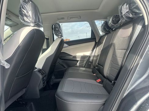 New 2026 Volkswagen Taos SE image 14