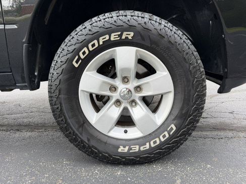 Used 2018 RAM 1500 Express AWD/4WD image 30