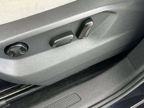 Used 2019 Volkswagen Tiguan SEL FWD image 19
