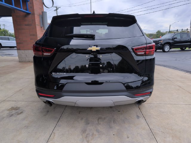 Used 2024 Chevrolet Blazer LT w/ Sound & Technology Package FWD image 8