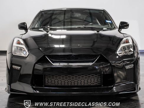 Used 2013 Nissan GT-R Premium image 17