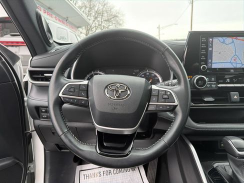 Used 2022 Toyota Highlander XSE image 24