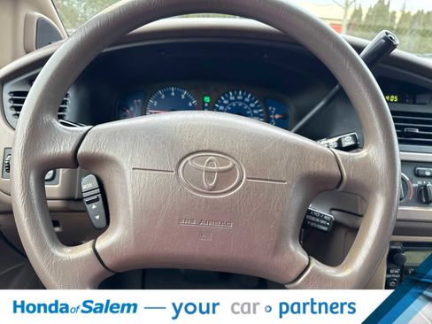 Used 2001 Toyota Sienna LE image 9