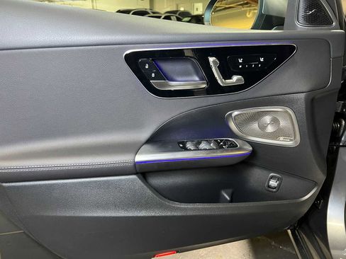 Used 2025 Mercedes-Benz C 300 4MATIC Sedan image 19