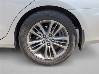 Used 2016 Toyota Camry SE video 3