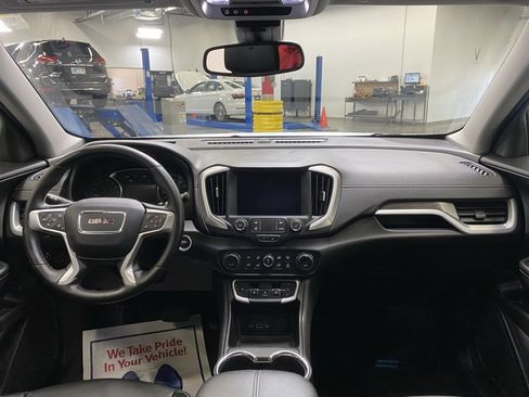 Used 2024 GMC Terrain SLT image 22