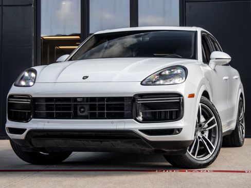 Certified 2023 Porsche Cayenne Turbo AWD/4WD image 1