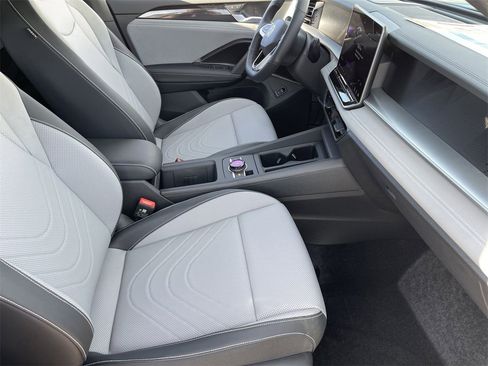 New 2026 Volkswagen Tiguan SE R-Line image 8