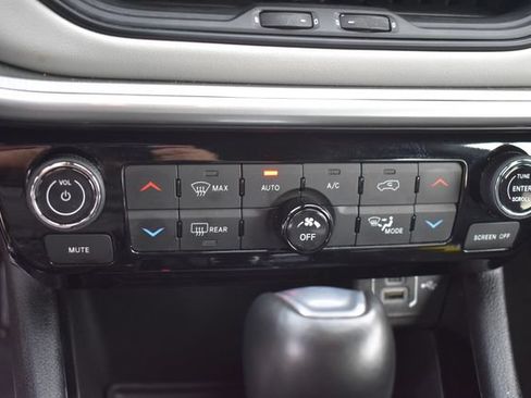 Used 2025 Jeep Compass Limited AWD/4WD image 31