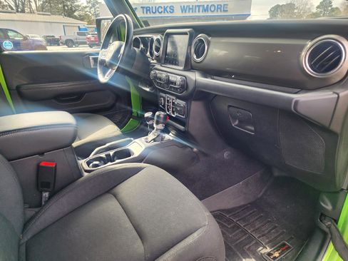 Used 2019 Jeep Wrangler Unlimited Sahara image 13