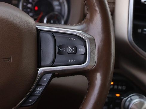 Used 2019 RAM 1500 Laramie AWD/4WD image 10