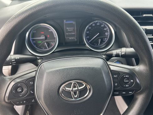Used 2020 Toyota Camry LE FWD image 13