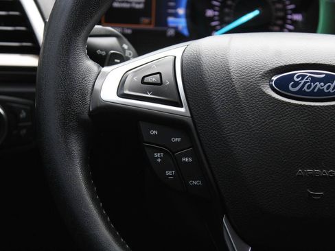 Used 2017 Ford Fusion SE w/ Fusion SE Technology Package FWD image 39
