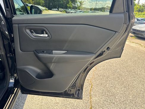 Used 2025 Nissan Rogue SV FWD image 16