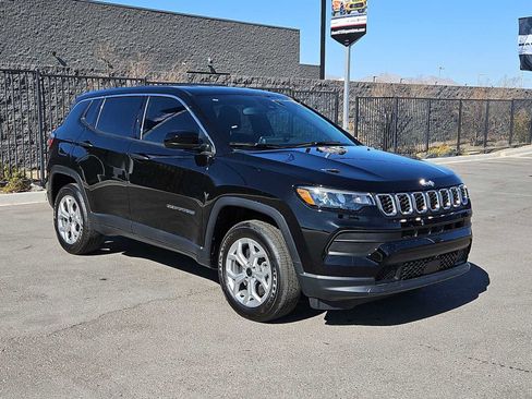 Used 2025 Jeep Compass Sport AWD/4WD image 2