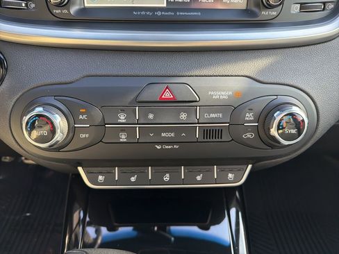 Used 2017 Kia Sorento SX image 31