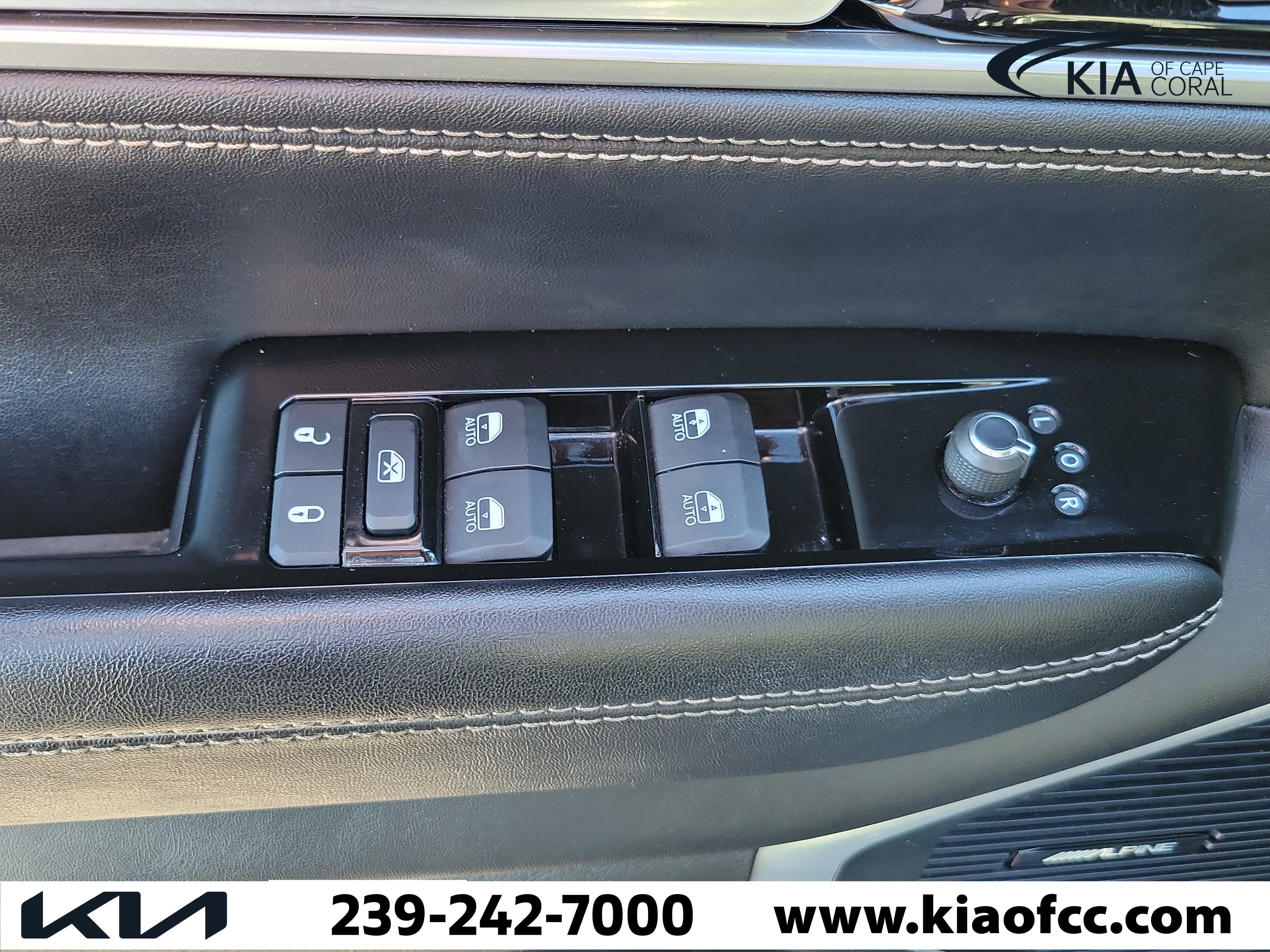 Used 2024 Jeep Wagoneer L Series III w/ Flexible Seating Group AWD/4WD image 25