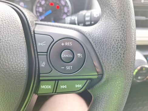 Used 2022 Toyota RAV4 XLE image 22