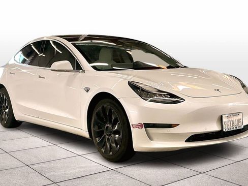 Used 2020 Tesla Model 3 Standard Range Plus image 2