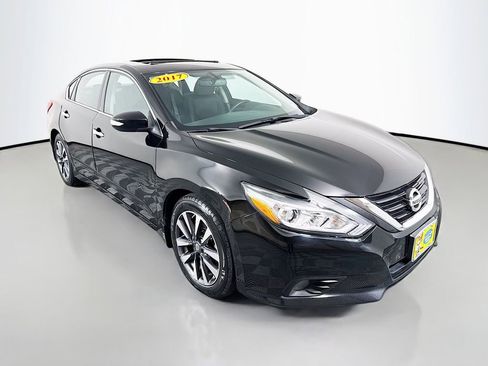 Used 2017 Nissan Altima 2.5 SV w/ Convenience Package image 1