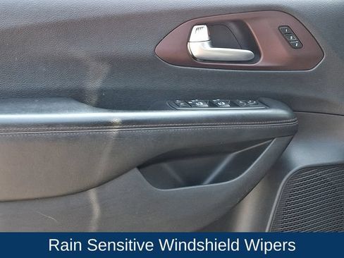 Used 2020 Chrysler Pacifica Limited FWD image 21