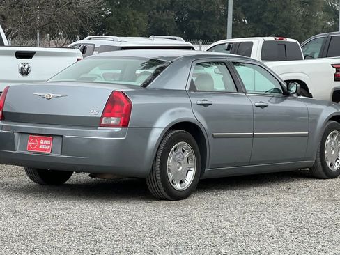 Used 2006 Chrysler 300 Touring image 3