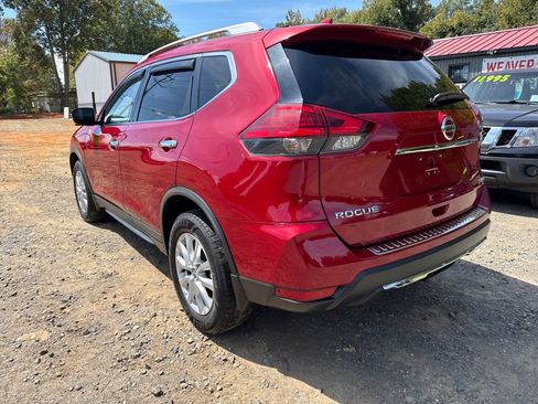 Used 2017 Nissan Rogue SV w/ SV Premium Package image 8