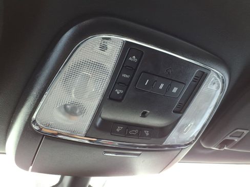 Used 2019 Jeep Grand Cherokee Limited image 25