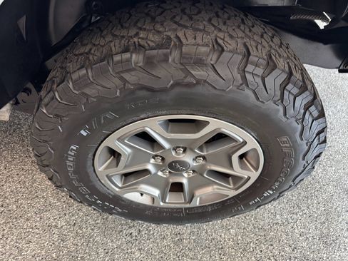 Used 2015 Jeep Wrangler Unlimited Sahara w/ Connectivity Group AWD/4WD image 14