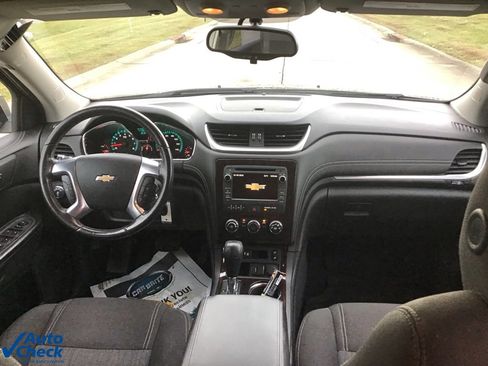 Used 2017 Chevrolet Traverse LT image 23